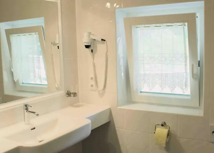 Haus Senoner Bed & Breakfast 4*