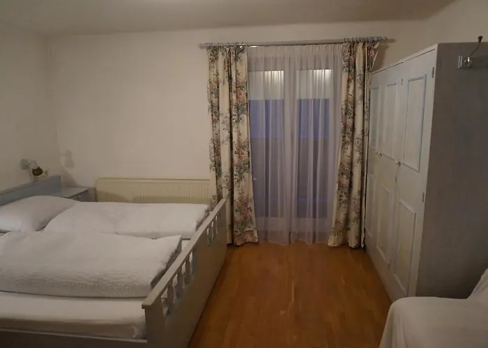 לינה וארוחת בוקר Haus Senoner 4*