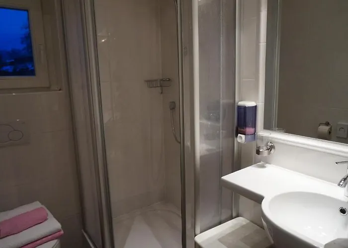 לינה וארוחת בוקר Haus Senoner קיצביהל